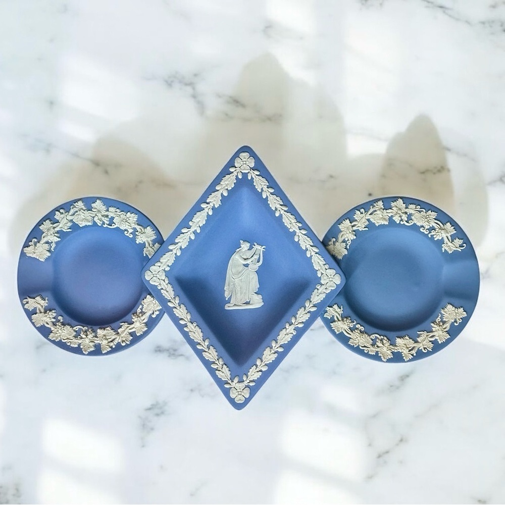 English Neoclassical Wedgwood Jasperware Dishes